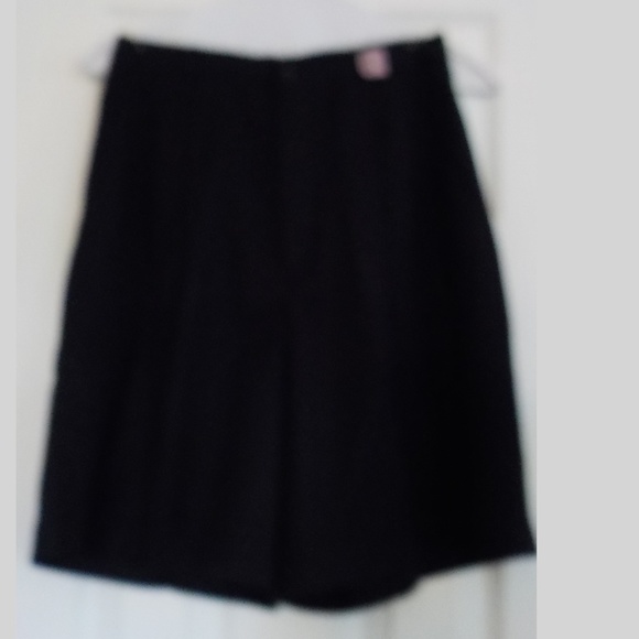 Christopher and Banks - pleated shorts - size 6 - Picture 4 of 6